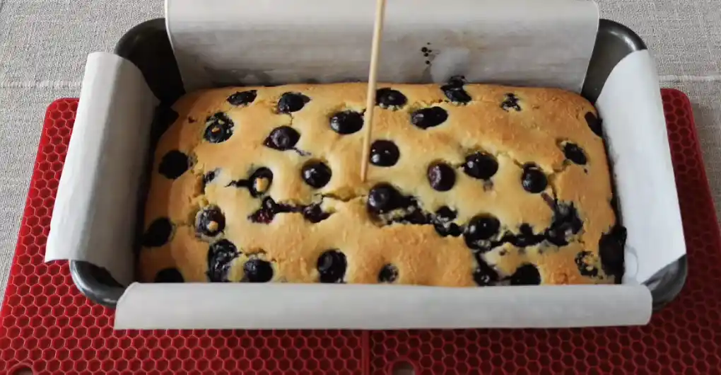 Gâteau moelleux aux amandes et myrtilles