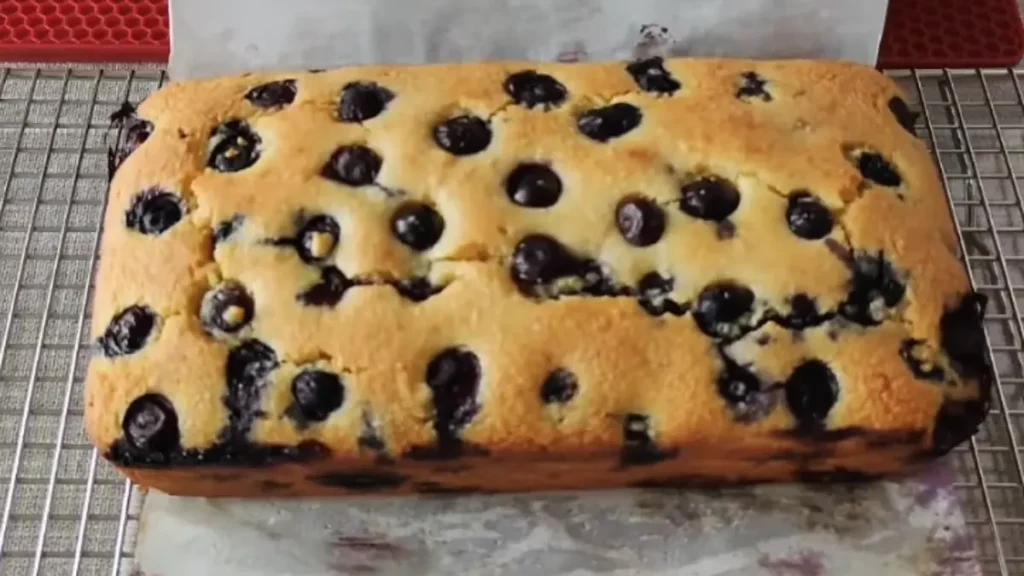 Gâteau moelleux aux amandes et myrtilles