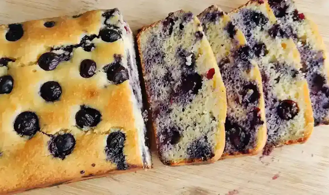 Gâteau moelleux aux amandes et myrtilles