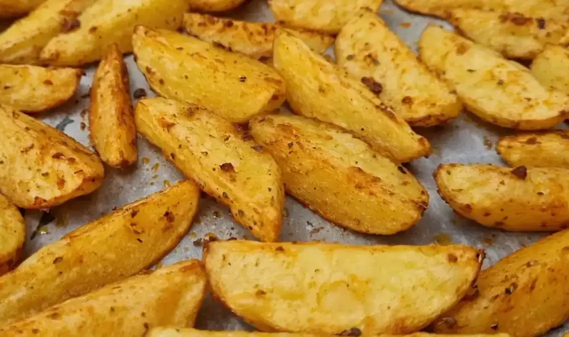 Pommes de Terre au Four: La Recette Parfaite et Astuces