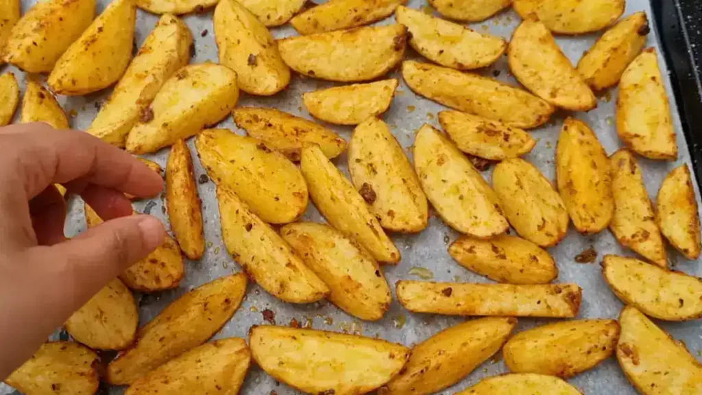 Pommes de Terre au Four: La Recette Parfaite et Astuces