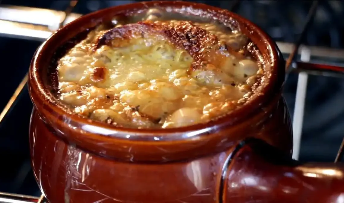 Soupe à l'Oignon Française Authentique : Une Recette Réconfortante